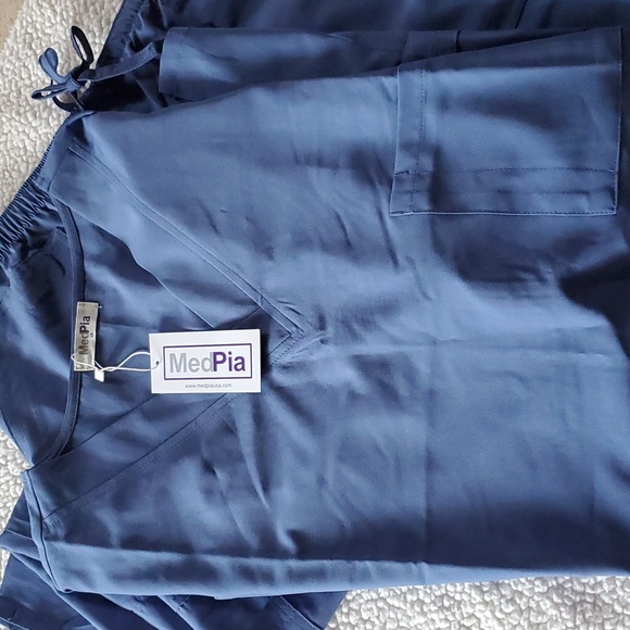 Scrub set - Picture 2 of 3